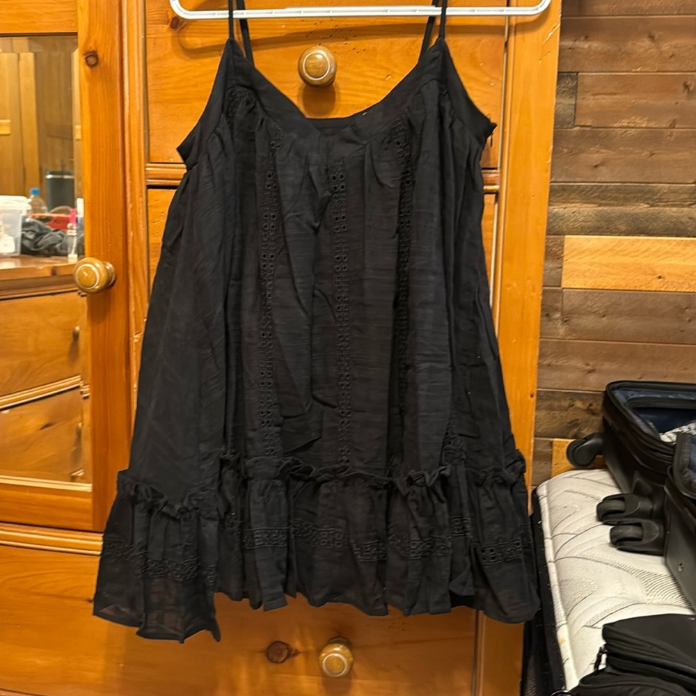 Black flowy shift dress (short)